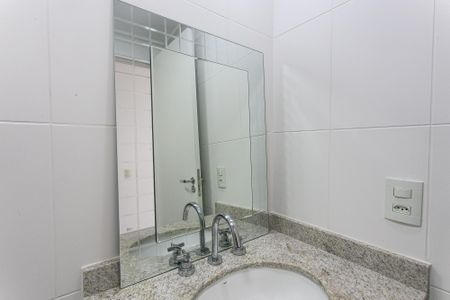 Apartamento para alugar com 70m², 2 quartos e 1 vaga Apartamento para alugar com 70m², 2 quartos e 1 vagaBanheiro da Suíte