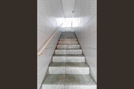 Casa para alugar com 45m², 1 quarto e sem vaga Casa para alugar com 45m², 1 quarto e sem vagaEscada