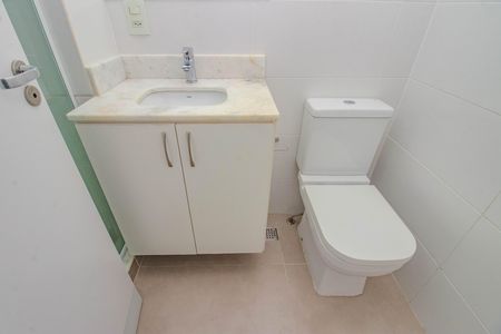 Apartamento para alugar com 66m², 2 quartos e 1 vaga Apartamento para alugar com 66m², 2 quartos e 1 vagaBanheiro social