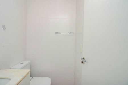 Banheiro social de apartamento para alugar com 2 quartos, 66m² em Rio Branco, Porto Alegre