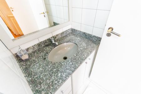 Apartamento à venda com 106m², 3 quartos e 2 vagasBanheiro da Suíte 1