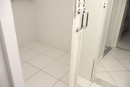Corredor de apartamento para alugar com 2 quartos, 40m² em Costa Azul, Salvador