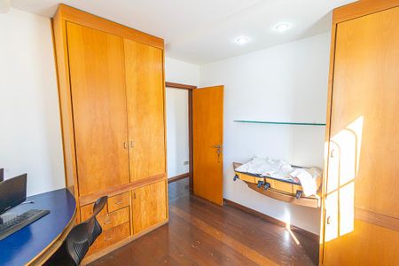 Apartamento para alugar com 225m², 4 quartos e 4 vagas Apartamento para alugar com 225m², 4 quartos e 4 vagasQuarto