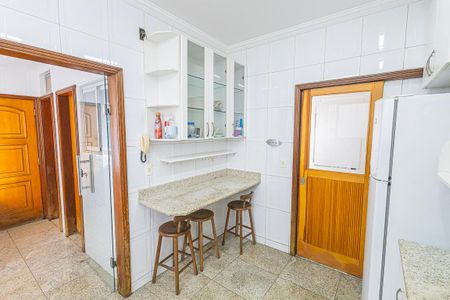 Apartamento para alugar com 225m², 4 quartos e 4 vagas Apartamento para alugar com 225m², 4 quartos e 4 vagasCozinha