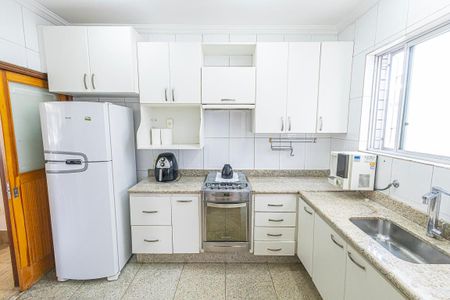 Apartamento para alugar com 225m², 4 quartos e 4 vagas Apartamento para alugar com 225m², 4 quartos e 4 vagasCozinha