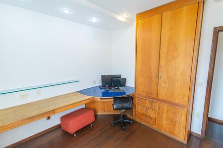 Apartamento para alugar com 225m², 4 quartos e 4 vagas Apartamento para alugar com 225m², 4 quartos e 4 vagasQuarto