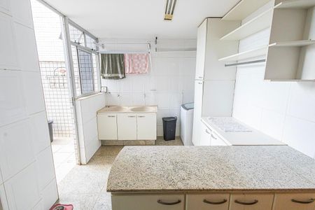 Apartamento para alugar com 225m², 4 quartos e 4 vagas Apartamento para alugar com 225m², 4 quartos e 4 vagasÁrea de serviço