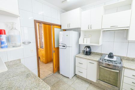 Apartamento para alugar com 225m², 4 quartos e 4 vagas Apartamento para alugar com 225m², 4 quartos e 4 vagasCozinha