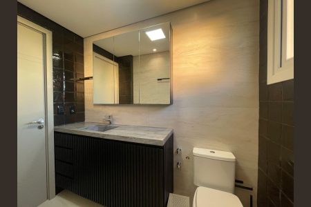 Banheiro social de apartamento à venda com 1 quarto, 65m² em Vila Rosa, Novo Hamburgo