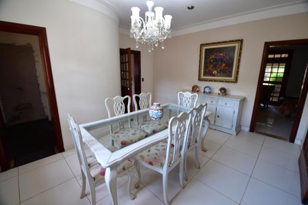 Casa de condomínio à venda com 850m², 4 quartos e 6 vagasSala