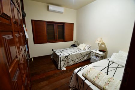 Casa de condomínio à venda com 850m², 4 quartos e 6 vagasQuarto 3 - Suíte