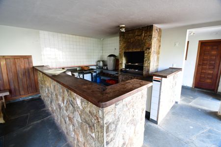 Casa de condomínio à venda com 850m², 4 quartos e 6 vagasVaranda gourmet