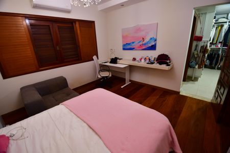 Casa de condomínio à venda com 850m², 4 quartos e 6 vagasQuarto 1 - Suíte