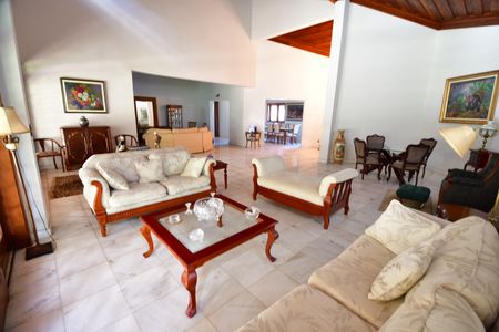 Casa de condomínio à venda com 850m², 4 quartos e 6 vagasSala