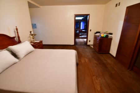 Casa de condomínio à venda com 850m², 4 quartos e 6 vagasQuarto 4 - Suíte