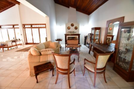 Casa de condomínio à venda com 850m², 4 quartos e 6 vagasSala