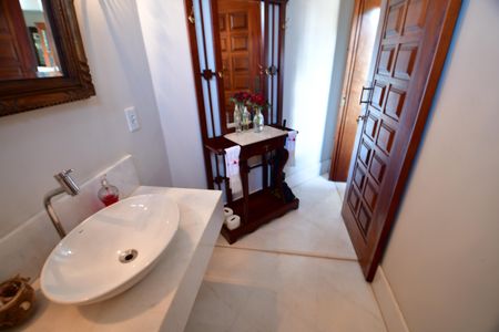 Casa de condomínio à venda com 850m², 4 quartos e 6 vagasLavabo
