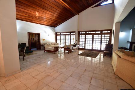 Casa de condomínio à venda com 850m², 4 quartos e 6 vagasSala