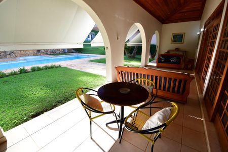 Casa de condomínio à venda com 850m², 4 quartos e 6 vagasVaranda