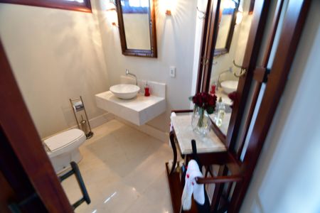 Casa de condomínio à venda com 850m², 4 quartos e 6 vagasLavabo