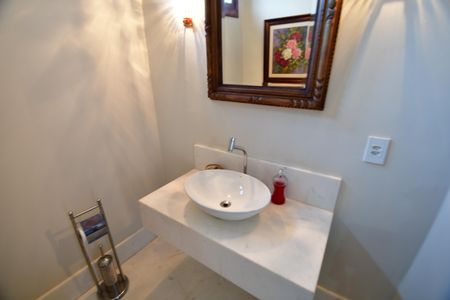 Casa de condomínio à venda com 850m², 4 quartos e 6 vagasLavabo
