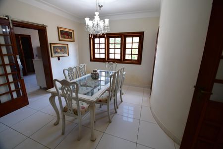 Casa de condomínio à venda com 850m², 4 quartos e 6 vagasSala