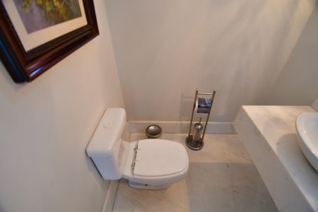 Casa de condomínio à venda com 850m², 4 quartos e 6 vagasLavabo