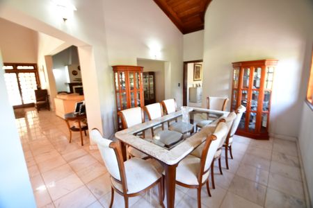 Casa de condomínio à venda com 850m², 4 quartos e 6 vagasSala