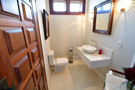 Casa de condomínio à venda com 850m², 4 quartos e 6 vagasLavabo