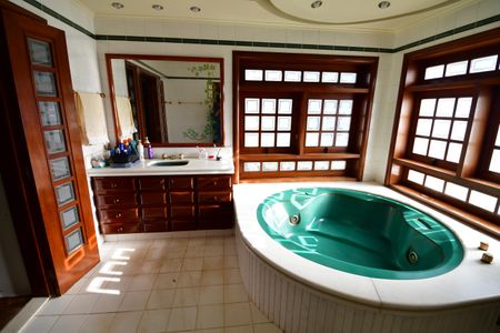Casa de condomínio à venda com 850m², 4 quartos e 6 vagasBanheiro Suíte
