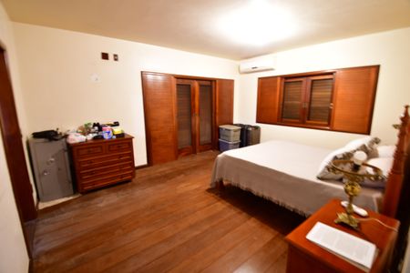 Casa de condomínio à venda com 850m², 4 quartos e 6 vagasQuarto 4 - Suíte
