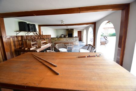Casa de condomínio à venda com 850m², 4 quartos e 6 vagasVaranda gourmet