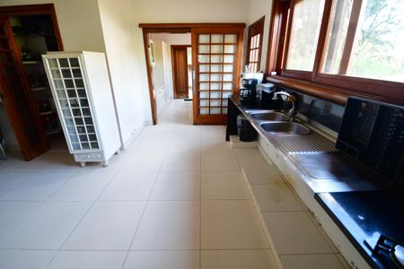 Casa de condomínio à venda com 850m², 4 quartos e 6 vagasCozinha
