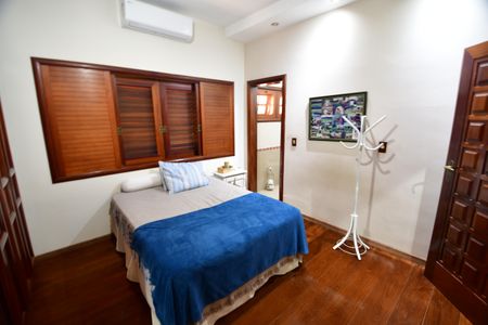 Casa de condomínio à venda com 850m², 4 quartos e 6 vagasQuarto 2 - Suíte