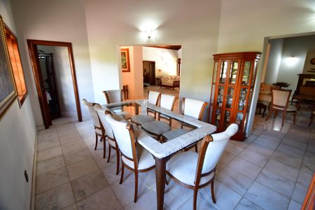 Casa de condomínio à venda com 850m², 4 quartos e 6 vagasSala