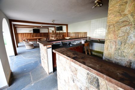 Casa de condomínio à venda com 850m², 4 quartos e 6 vagasVaranda gourmet