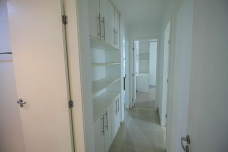 Apartamento à venda com 122m², 3 quartos e 2 vagasCorredor