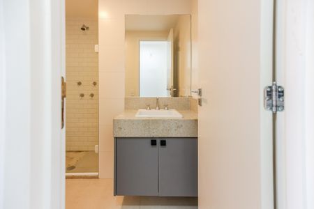 Banheiro de apartamento para alugar com 1 quarto, 25m² em Butantã, São Paulo