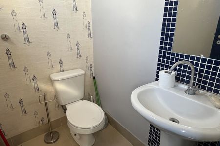 Apartamento para alugar com 200m², 2 quartos e 2 vagas Apartamento para alugar com 200m², 2 quartos e 2 vagasBanheiro de serviço