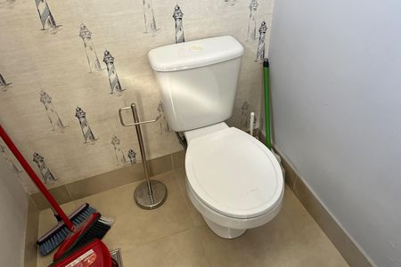 Apartamento para alugar com 200m², 2 quartos e 2 vagas Apartamento para alugar com 200m², 2 quartos e 2 vagasBanheiro de serviço