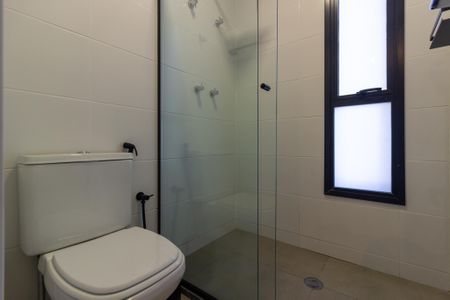Banheiro de kitnet/studio para alugar com 1 quarto, 37m² em Cerqueira César, São Paulo