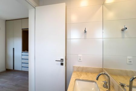 Apartamento à venda com 89m², 2 quartos e 2 vagasBanheiro da Suíte 1