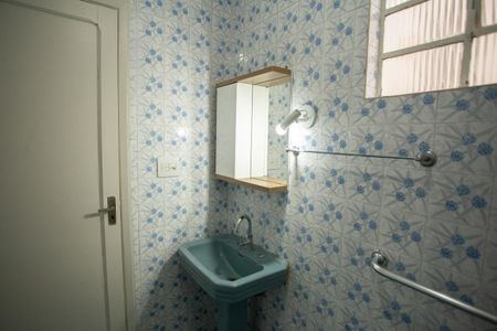 Casa à venda com 107m², 3 quartos e 1 vaga Casa à venda com 107m², 3 quartos e 1 vagaBanheiro