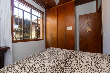 Casa à venda com 300m², 4 quartos e 3 vagas Casa à venda com 300m², 4 quartos e 3 vagasQuarto 1