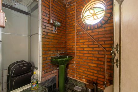 Casa à venda com 300m², 4 quartos e 3 vagas Casa à venda com 300m², 4 quartos e 3 vagasLavabo Externo