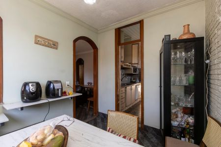 Casa à venda com 300m², 4 quartos e 3 vagas Casa à venda com 300m², 4 quartos e 3 vagasCopa
