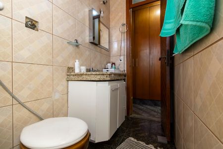 Casa à venda com 300m², 4 quartos e 3 vagas Casa à venda com 300m², 4 quartos e 3 vagasBanheiro Social