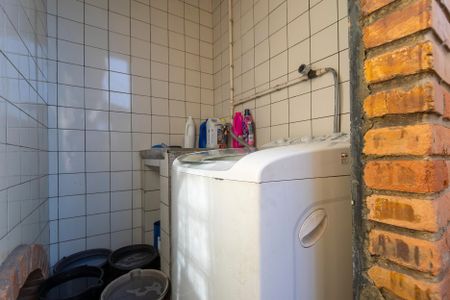 Casa à venda com 300m², 4 quartos e 3 vagas Casa à venda com 300m², 4 quartos e 3 vagasÁrea de Serviço