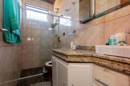 Casa à venda com 300m², 4 quartos e 3 vagas Casa à venda com 300m², 4 quartos e 3 vagasBanheiro Social