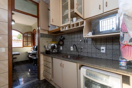 Casa à venda com 300m², 4 quartos e 3 vagas Casa à venda com 300m², 4 quartos e 3 vagasCozinha